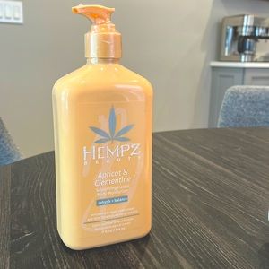 Hempz Apricot & Clementine Smoothing Herbal Body Moisturizer